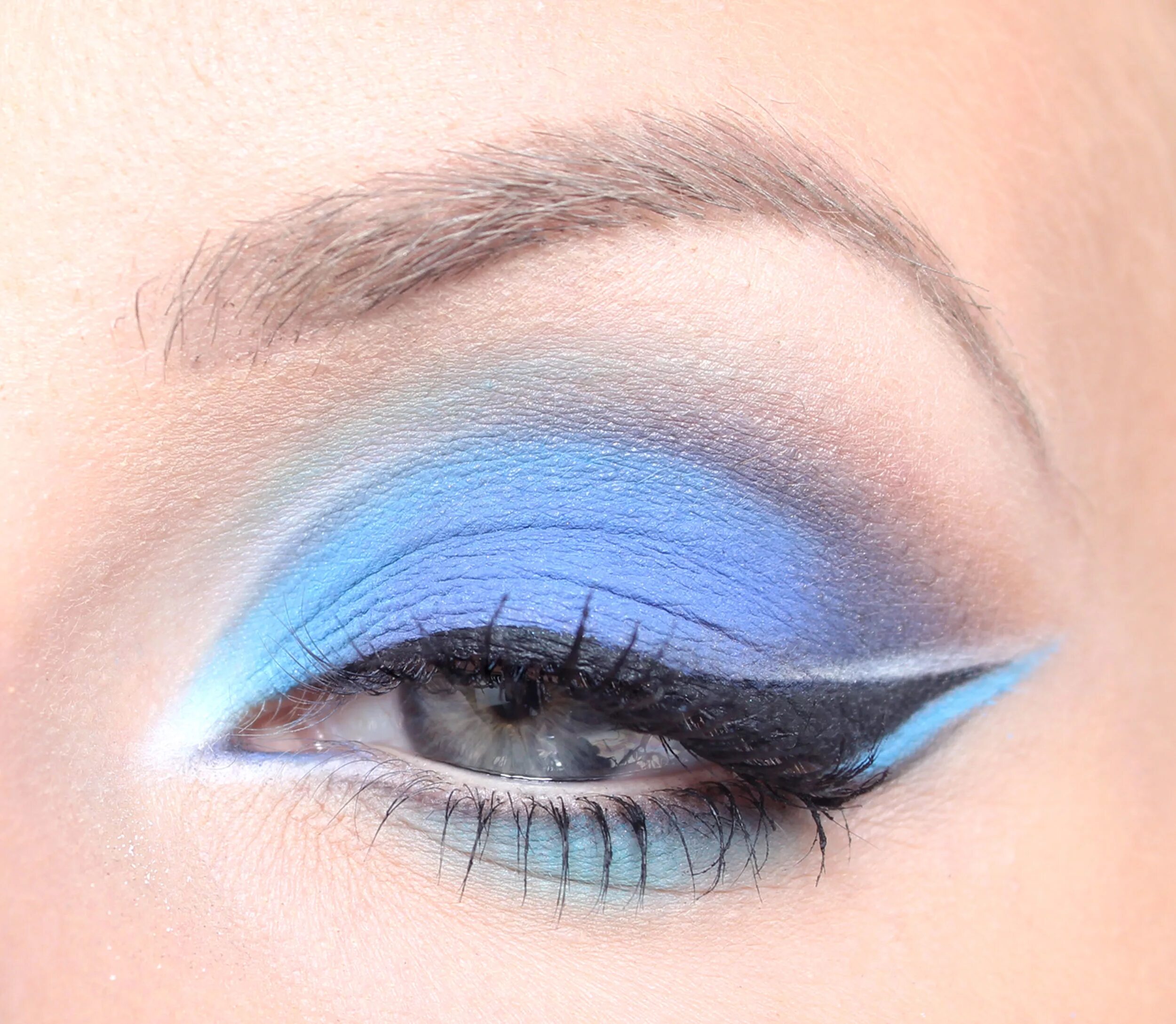 Макияж глаз в голубых тонах Blue eye shadow step by step - Beautiful blue makeup Imakeyousmile.se