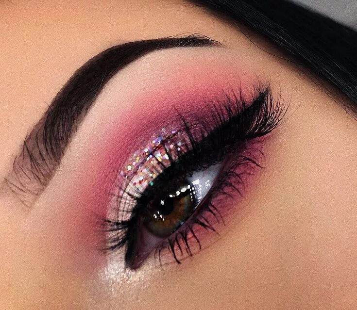 Макияж глаз яркими тенями pink smokey eye w/ light lid & multicolor glitter- Makeup By Luccy (@makeupbyluc