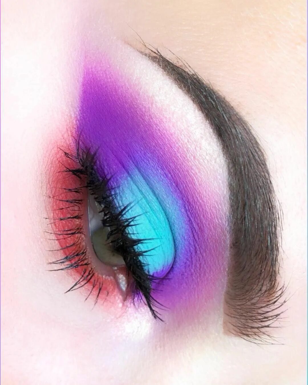 Макияж глаз яркими тенями Oana Radulescu on Instagram: "http://www.makeupshop.ro @nyxcosmetics @nyxcosmeti