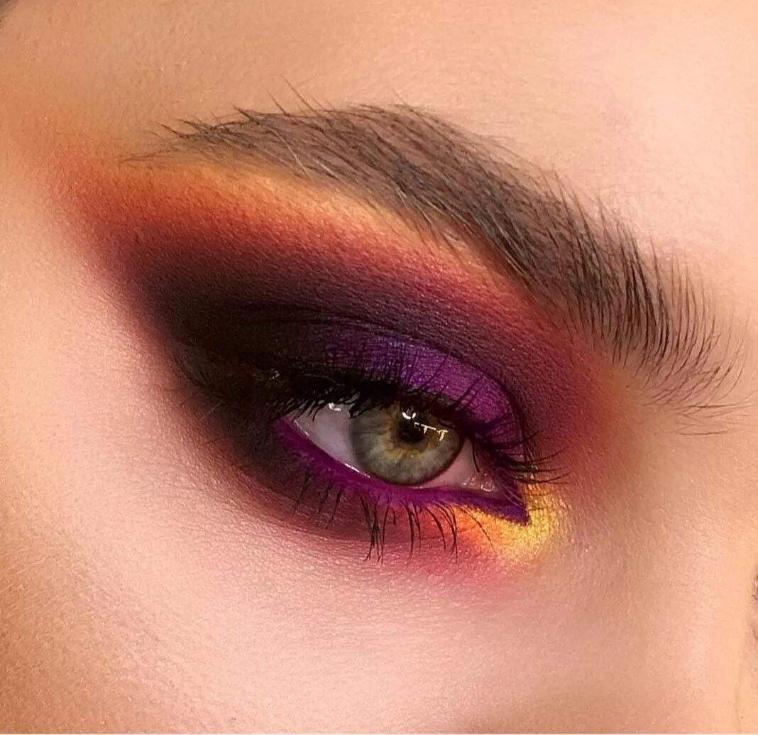 Макияж глаз яркими тенями Eye Makeup - Purple and Gold Eye makeup, Makeup eyeliner, Eyeshadow makeup
