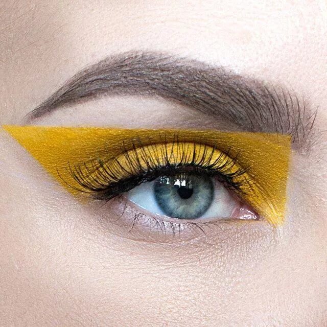 Макияж глаз желтые тени Pin by Mitzy Stark on Make Up - Lips & Eyes Yellow eye makeup, Graphic makeup, Y