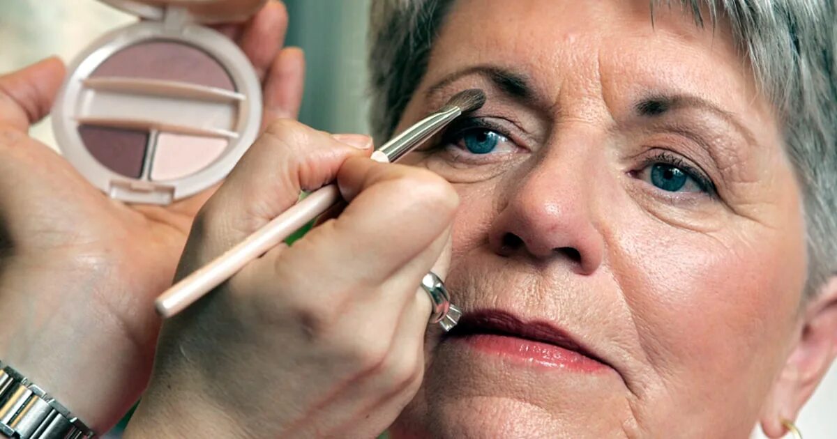Макияж глаз женщинам после 50 Revlon targets older women to boost sales