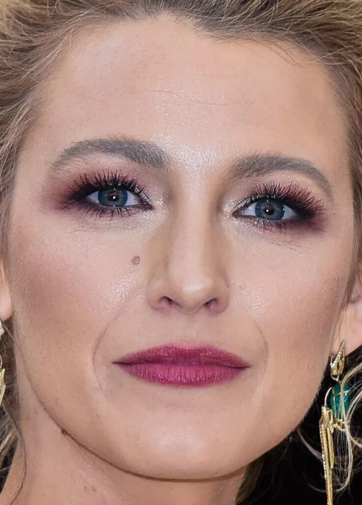 Макияж глаз звезд Pin by Kineret Tzach on beauty/ Makeup Blake lively makeup, Holiday makeup looks