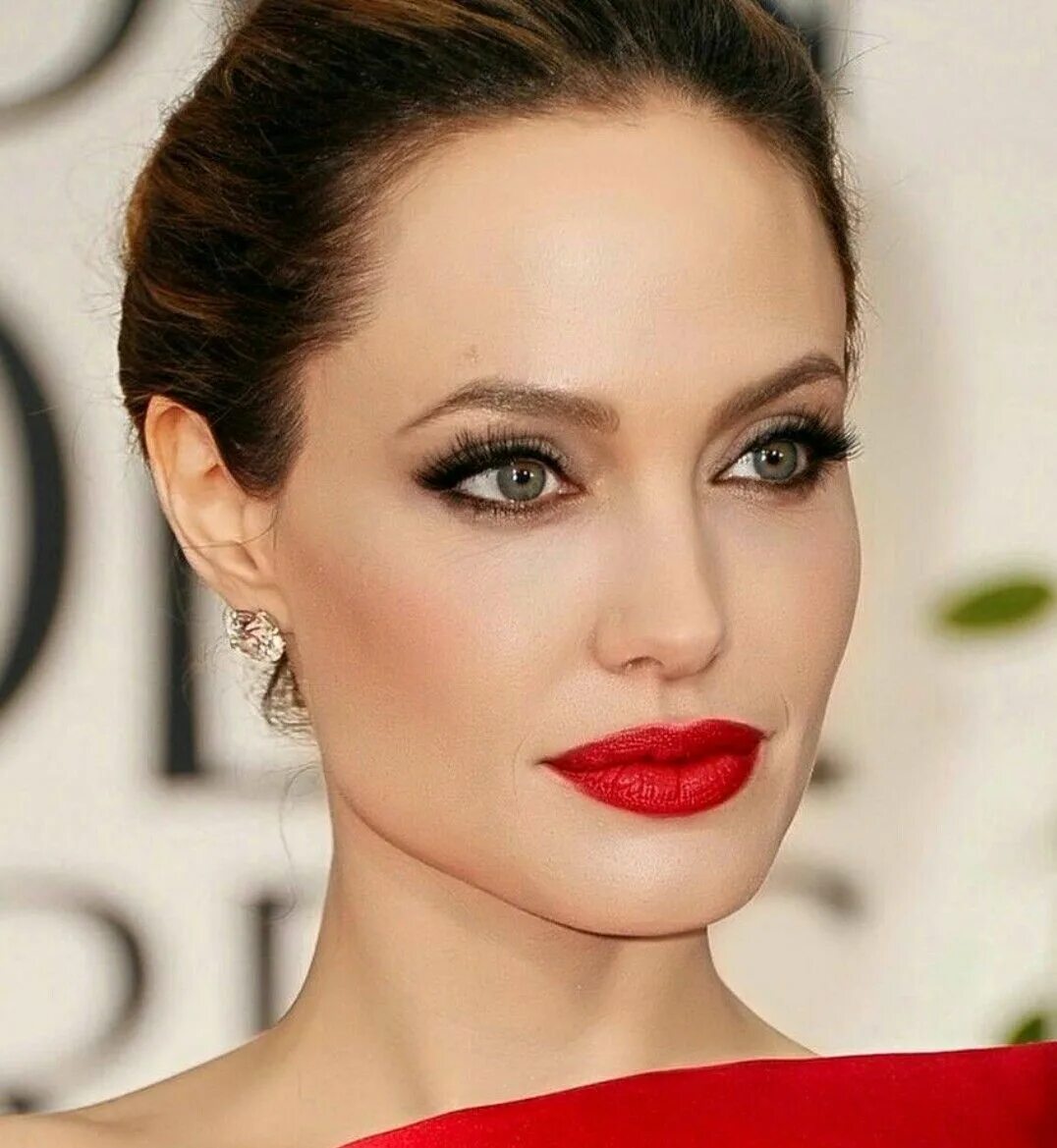 Макияж глаз звезд Pin en Belleza Peinados, Cabello y maquillaje, Maquillaje de angelina jolie
