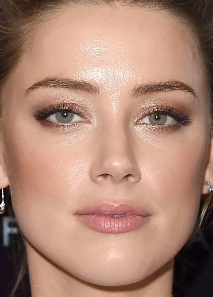 Макияж глубоко посаженных глаз с нависшим веком Celebrity Amber heard hair, Amber heard makeup, Amber heard