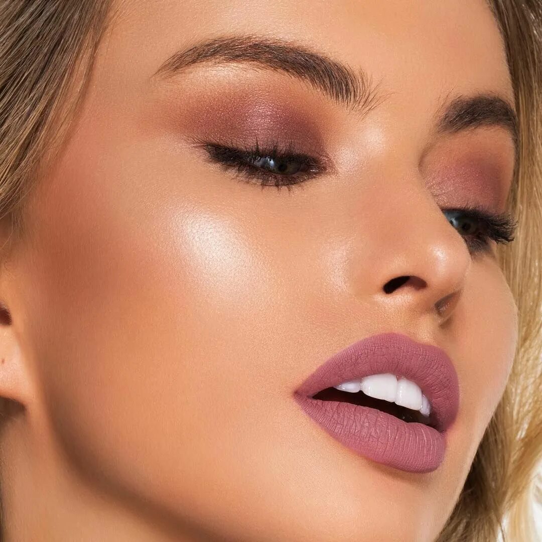 Макияж глянцевые губы BUNNY matte lip launches 5/31 at 3pm pst #koko Kylie cosmetics, Makeup, Matte li