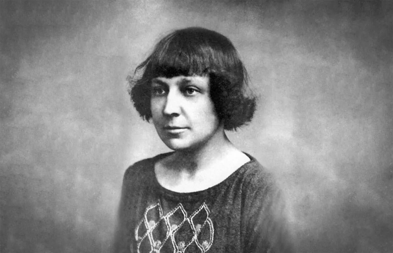 Марина цветаева последние фото Книжная выставка "Поэтический мир Марины Цветаевой" 2021, Курчалоевский район - 