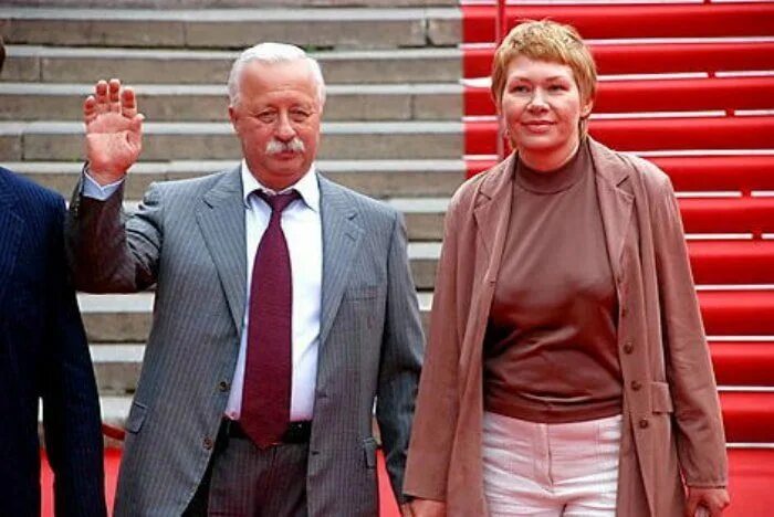 Марина видова жена якубовича фото Жена Леонида Якубовича - первая супруга и их сын Артем, второй брак и дочка Варв