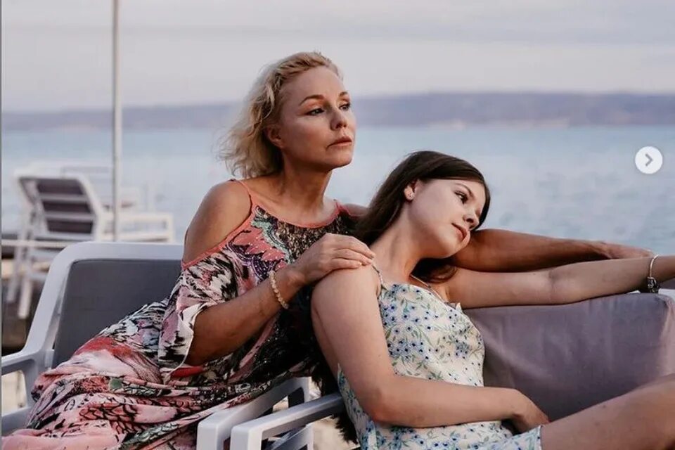 Марина зудина дочь фото Совсем взрослая: Марина Зудина показала невероятно красивую дочь от Табакова - K