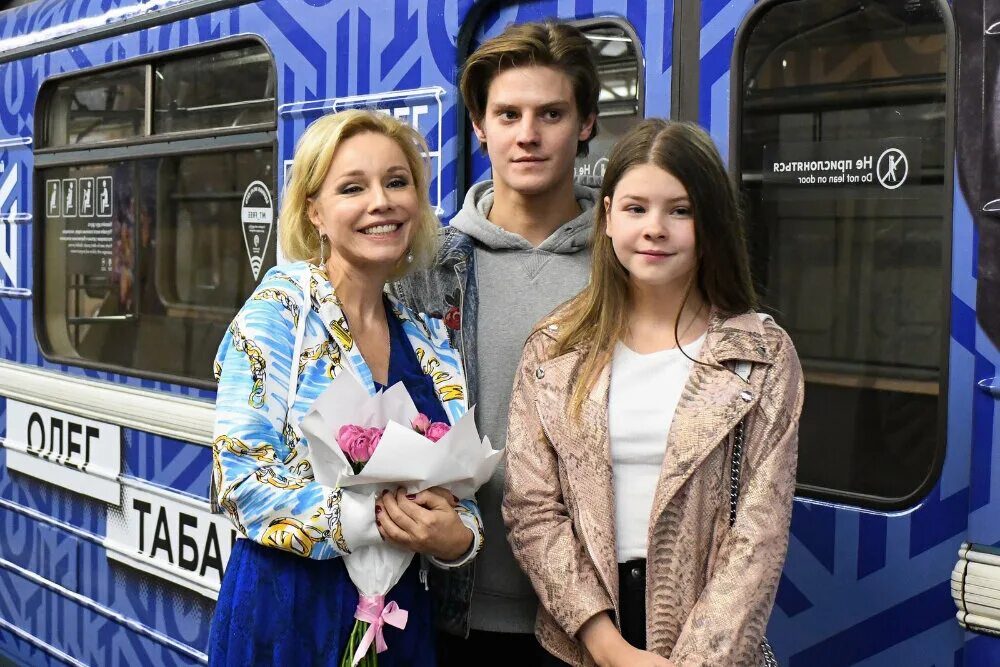 Марина зудина дочь фото Марина Зудина: "Пока еще не готова отпускать дочь во взрослую жизнь" СТАРХИТ STA