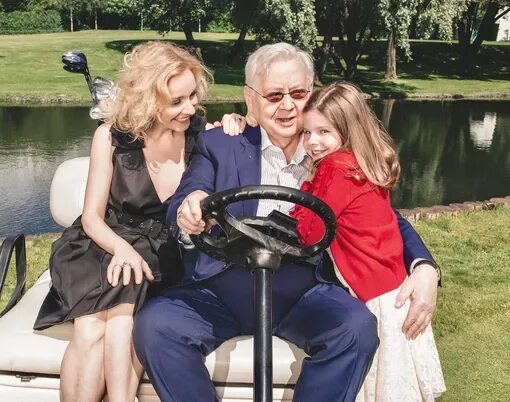 Марина зудина и олег табаков фото Раздеваться должны молодые актрисы": Марина Зудина об откровенных сценах