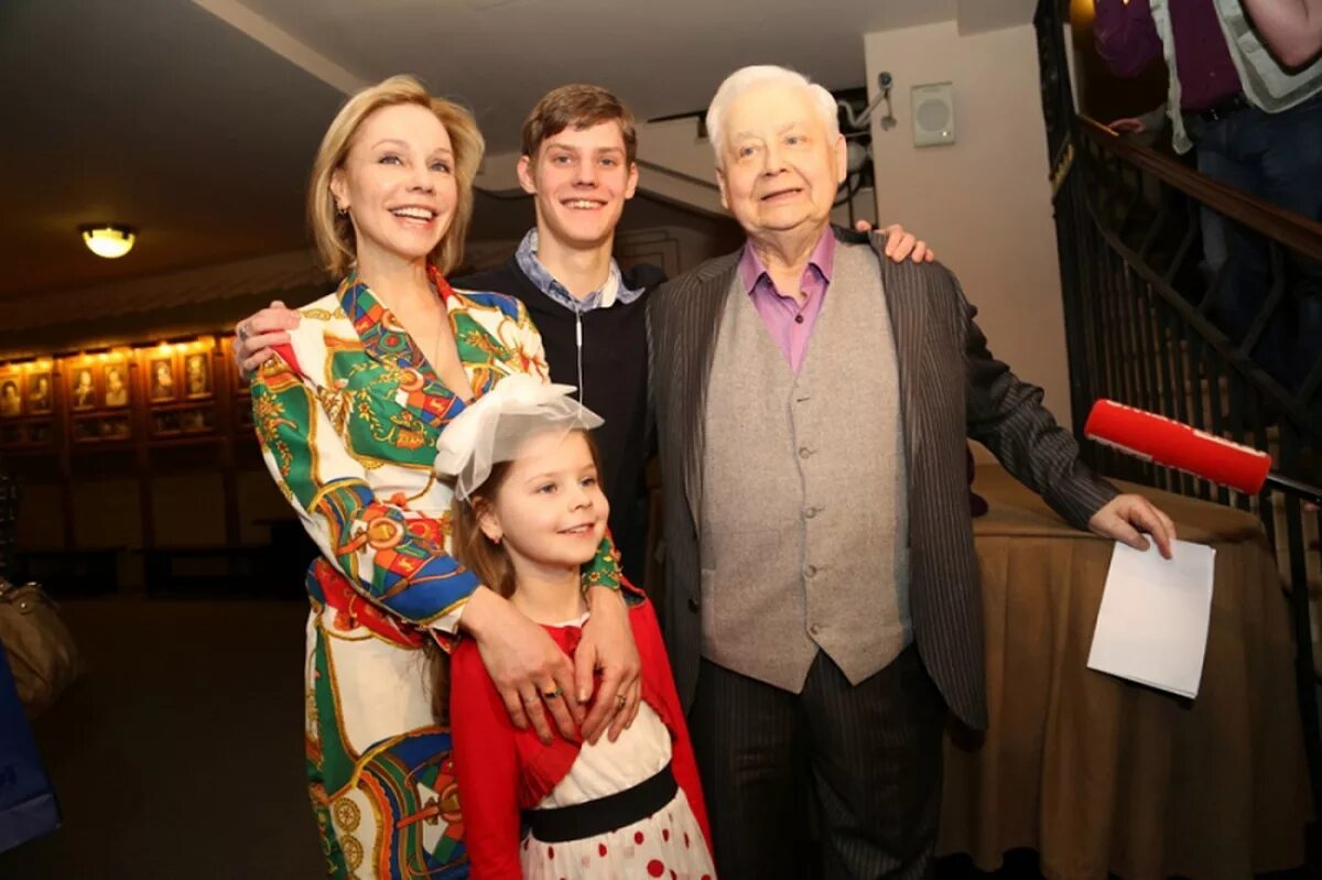 Марина зудина и олег табаков фото Марина Зудина рассказала, почему Олег Табаков ничего не завещал детям от первого