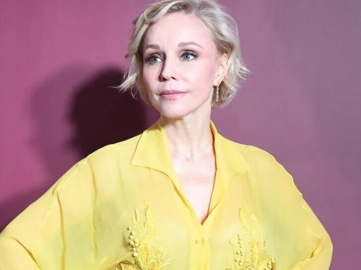 Марина зудина с внучкой фото Вздернутый носик, глазки бусинки": Зудина умилила поклонников фото с внучкой Мие