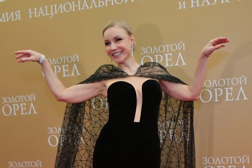 Марина зудина свежие фото Слишком оголившаяся Марина Зудина и большая юбка Анны Снаткиной: Модные провалы 