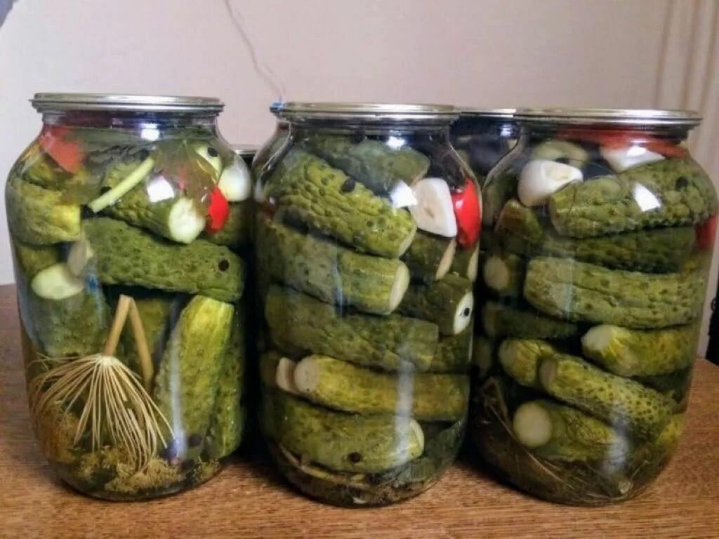 Маринованные огурцы пошаговое фото Как мариновать огурцы в банках хрустящие