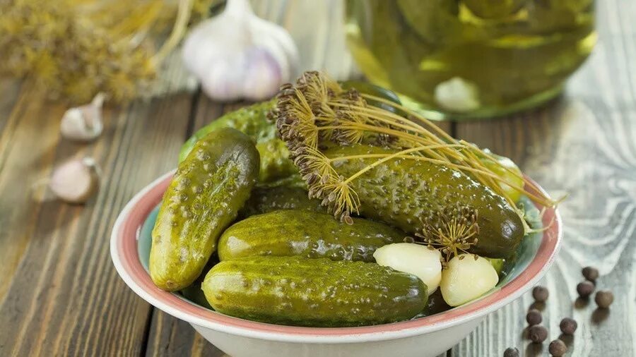 Маринуем огурцы фото Маринованные огурцы