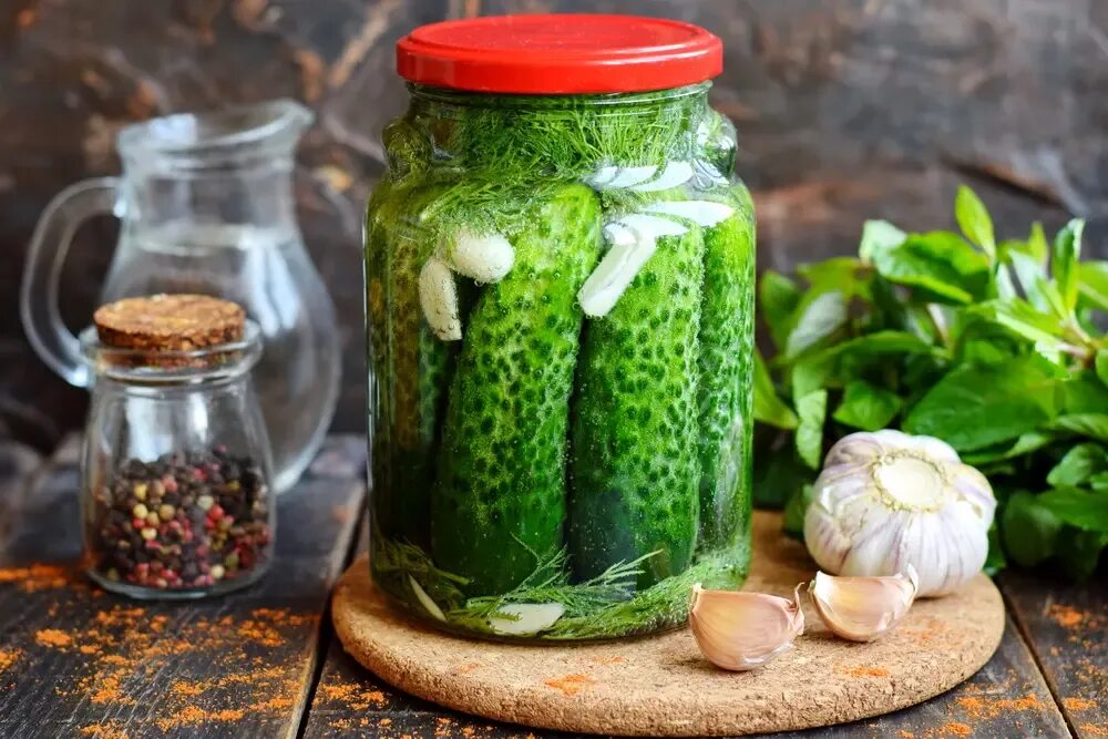 Маринуем огурцы фото Засолка огурцов. Как замолосолить огурцы? Рецепты
