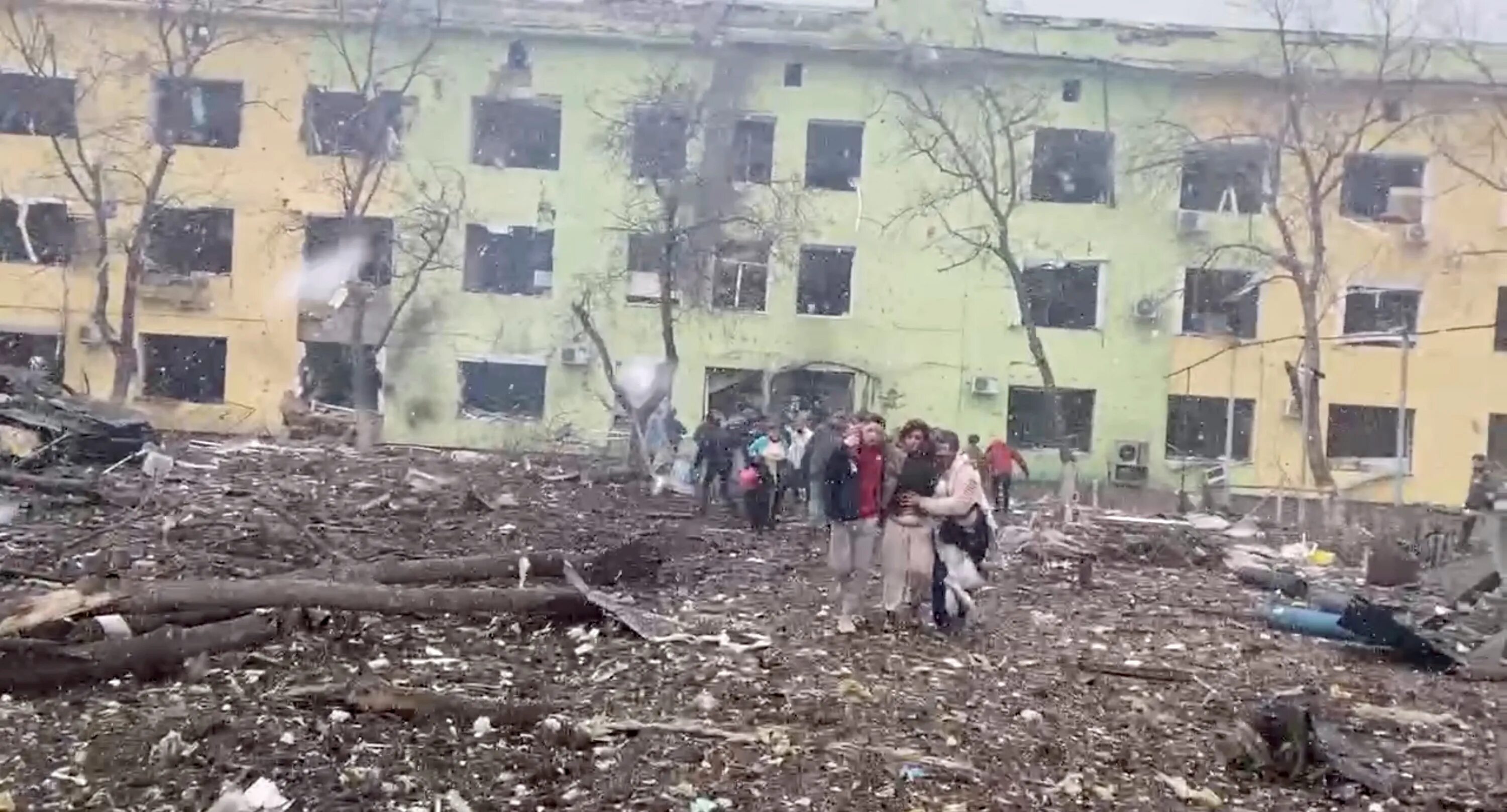 Мариуполь больница фото Russia shifts stance on hospital bombing that sparked world outrage Reuters