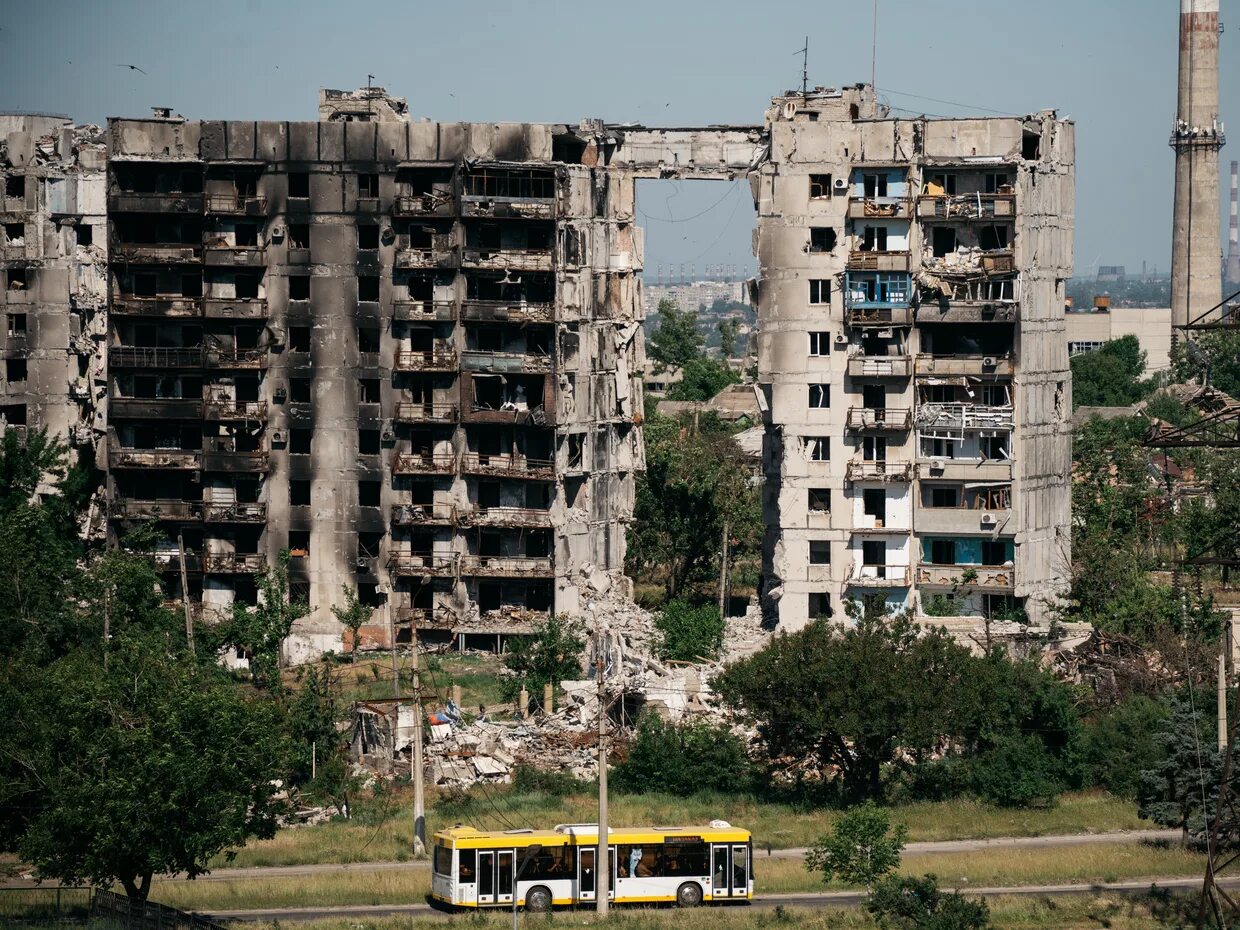 Мариуполь фото до и после MARIUPOL IN PHOTOS: How the battle-scarred city has changed after eight months u