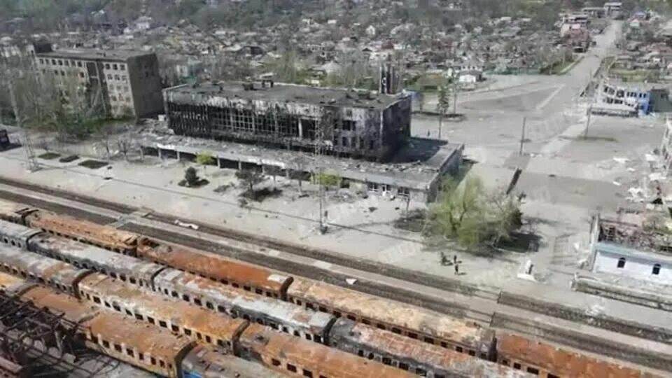 Мариуполь фото вокзала "Известия" сняли разрушенный ж/д вокзал Мариуполя с коптера - Лента новостей ДНР