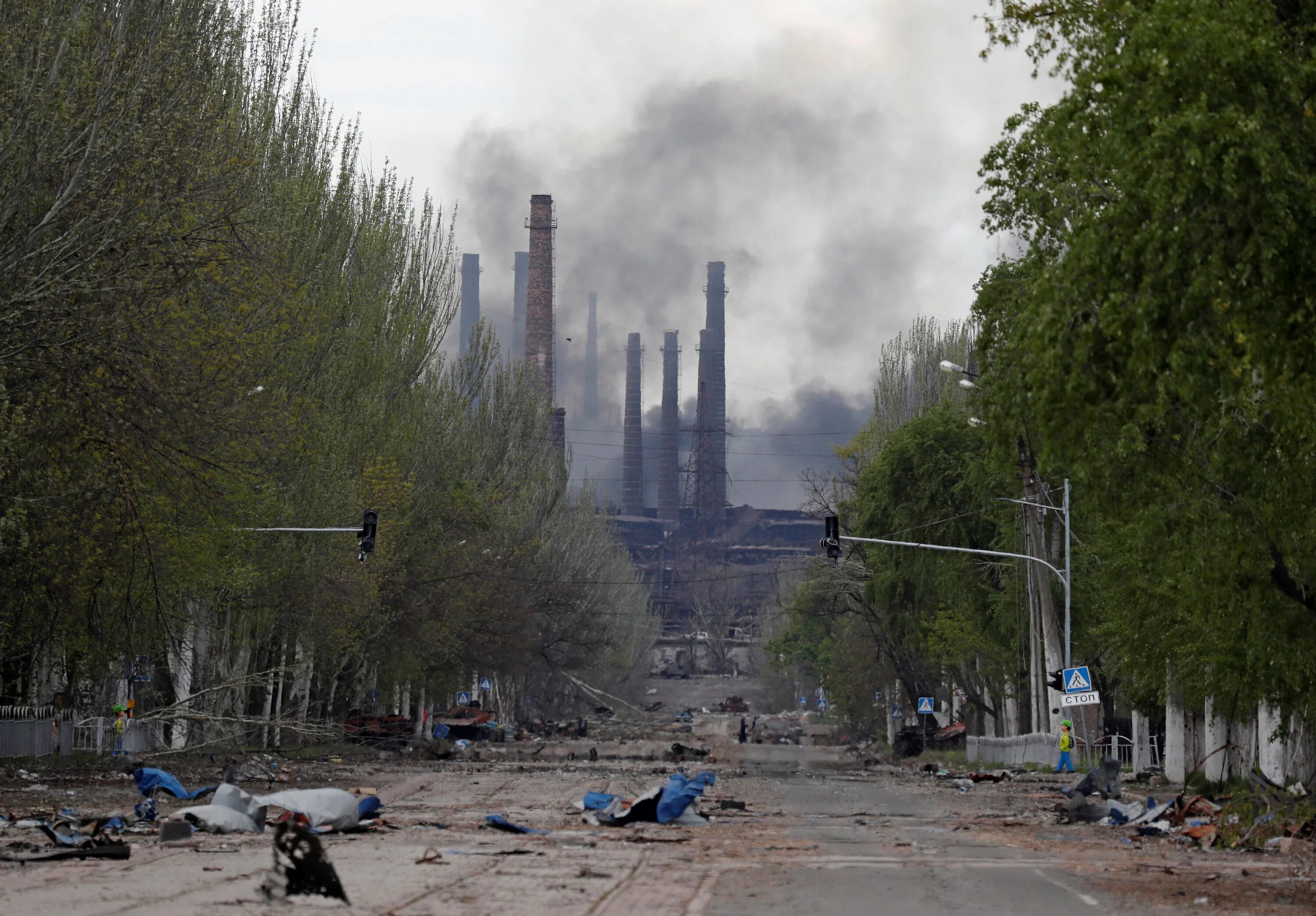Мариуполь фото завода Russia says it will evacuate wounded Ukrainian soldiers from Azovstal Reuters