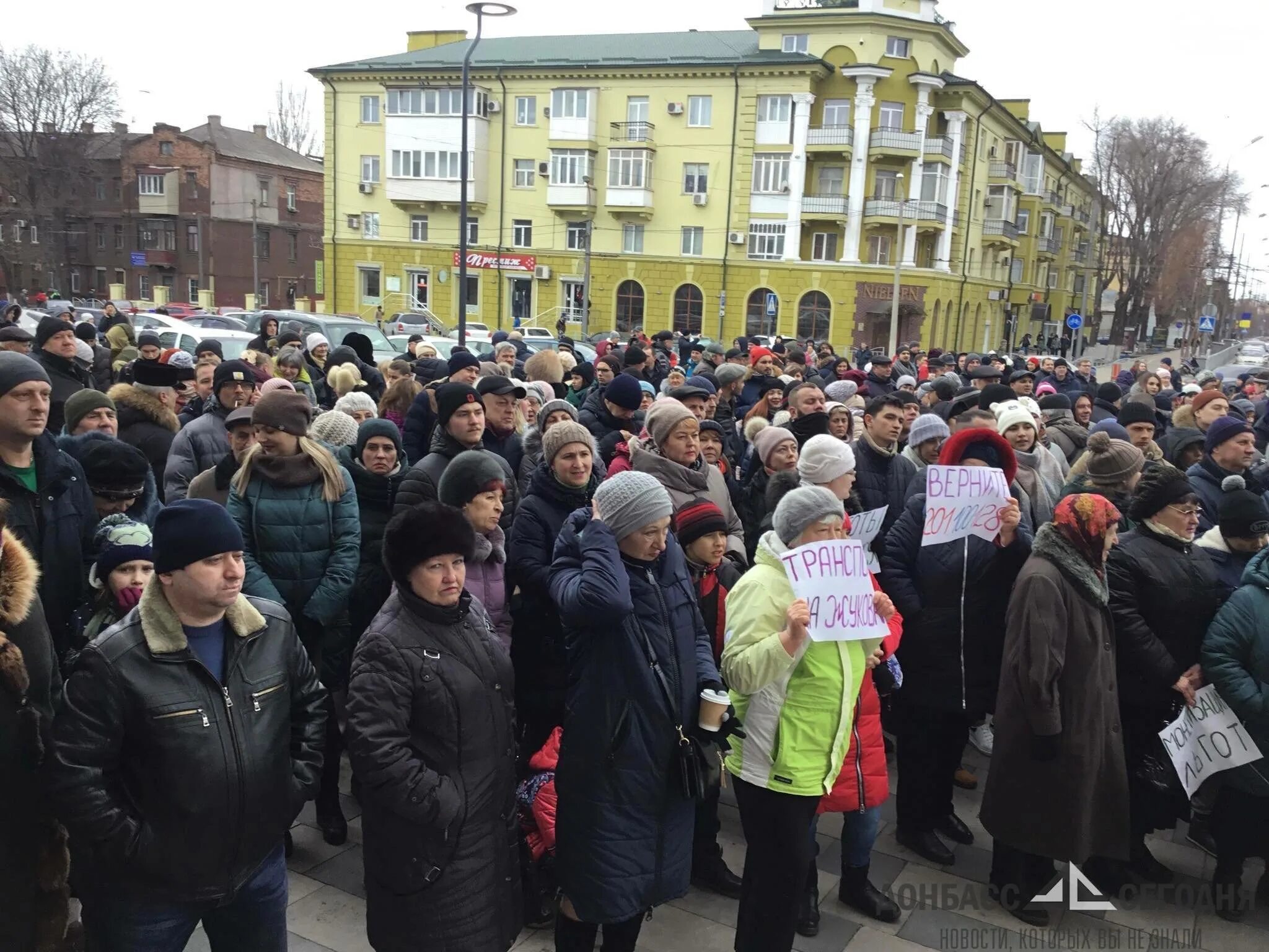 Мариуполь сегодня последние новости фото Шокированные ценами на проезд жители Мариуполя перекрыли дороги! - Донбасс Сегод