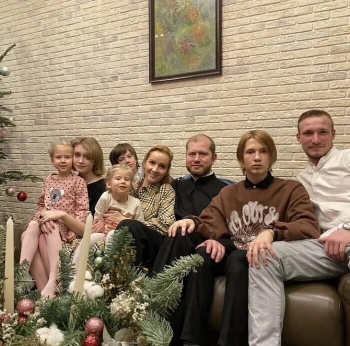 Мария львова белова и малафеев свадьба фото Детский омбудсмен РФ Мария Львова-Белова вместе с мужем священником воспитывает 