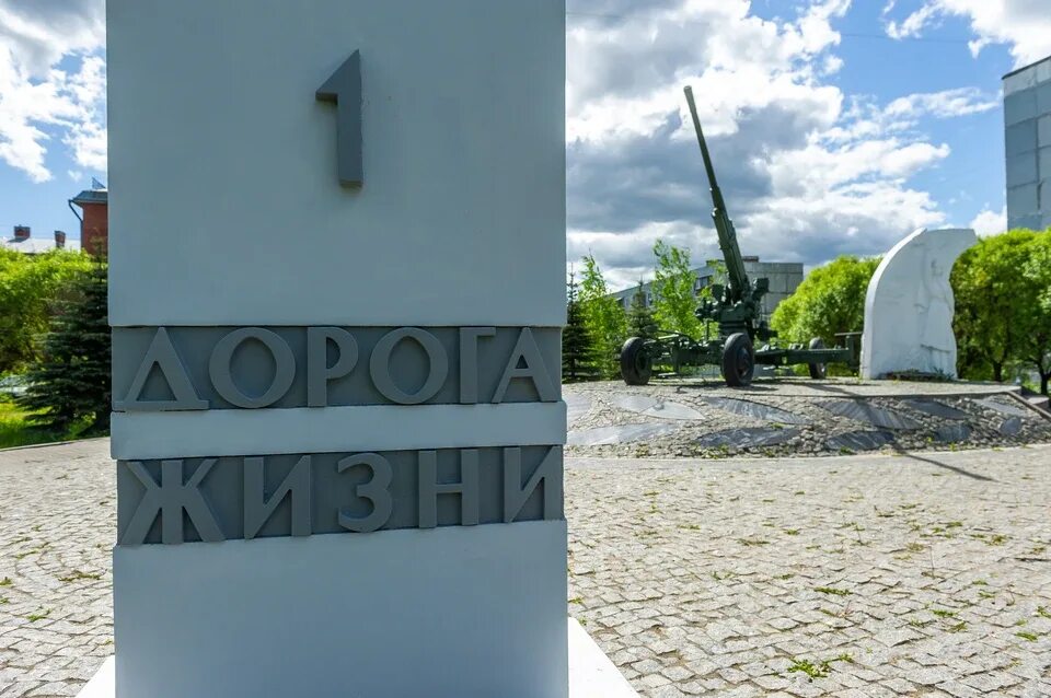 Мария ш дорога жизни 9в фото Следователи задержали вандала, нарисовавшего свастику на памятнике в Ленобласти 
