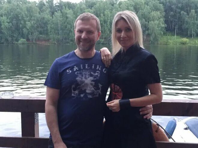 Мария захарова биография муж фото Сколько зарабатывает мужчина известного дипломата Марии Захаровой? РУССКАЯ ПОЛИТ