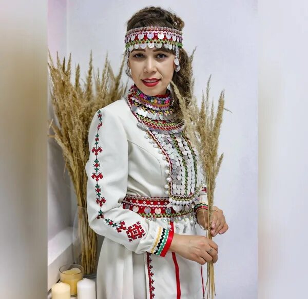 Марийский национальный костюм женский фото Победительница "Ӱдырсий-2020" Алена Токташова поделилась секретами сохранения ма