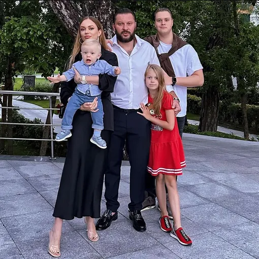 Марк бартон и его жена анастасия фото Марк Бартон Биография психолога Фото Сколько лет Ютуб-канал Личная жизнь, жена А