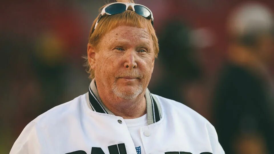 Марк дэвис фото в молодости The Richest and 'Poorest' Owners in Professional Sports