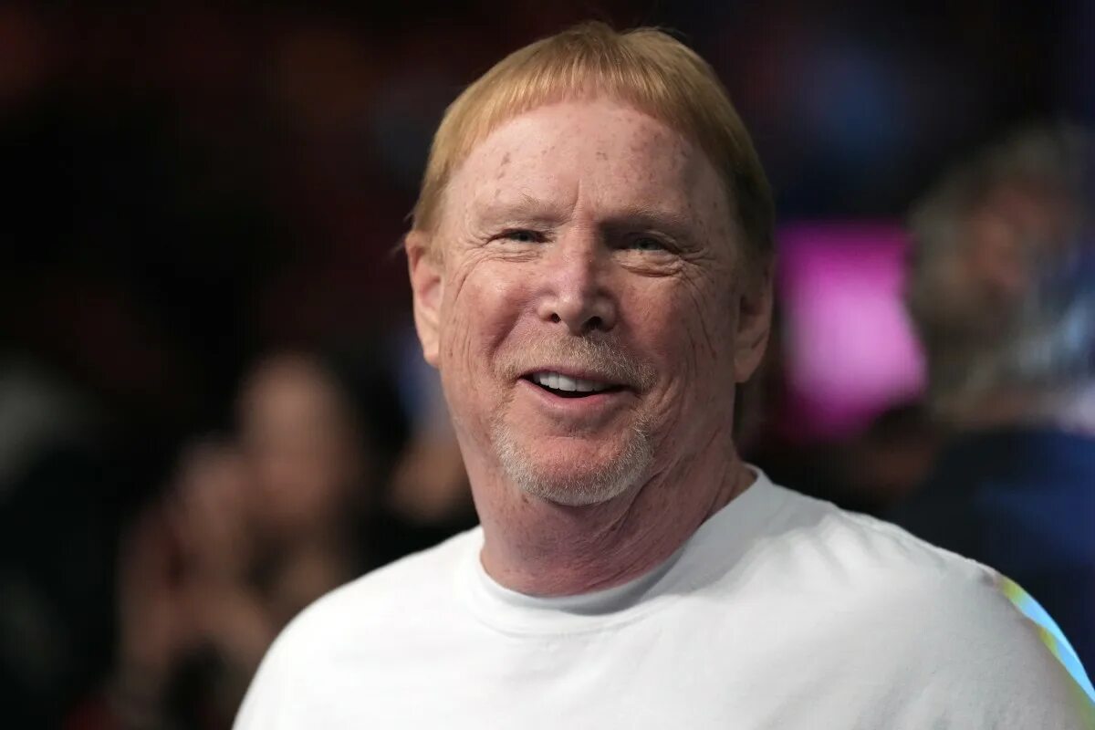 Марк девис миллиардер фото Mark Davis Donates $1 Million to Uvalde School District - Sports Illustrated Las