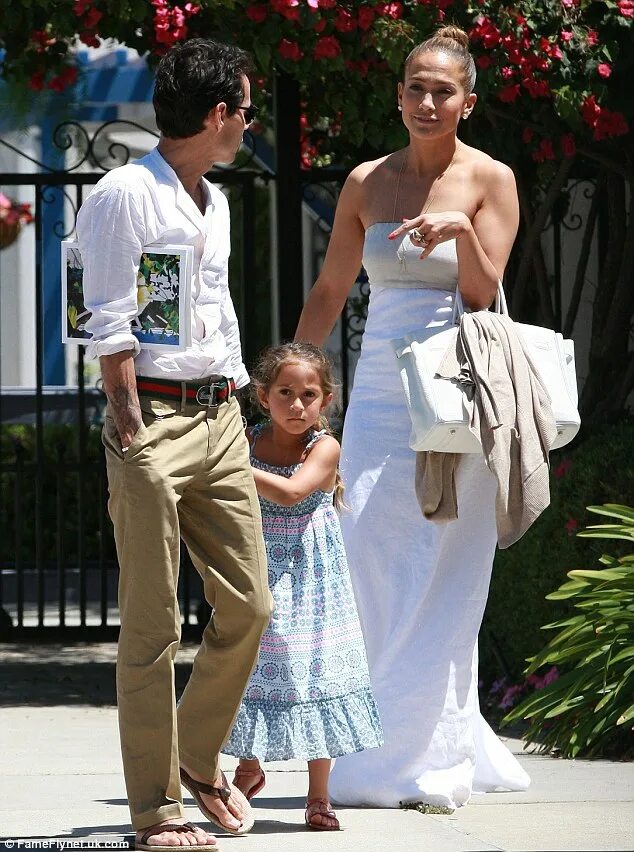 Марк энтони дети фото Jennifer Lopez wears revealing bandeau-topped frock to meet ex-husband Marc Anth