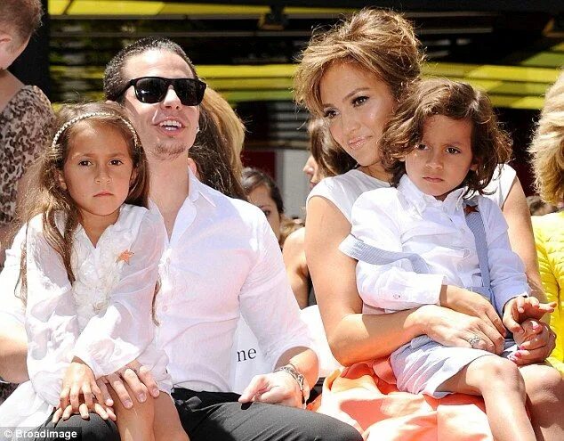 Марк энтони дети фото Good friends: Casper has said he is on good terms with Jennifer's ex Marc Anthon