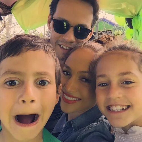 Марк энтони дети фото Jennifer Lopez, Marc Anthony Reunite in Inspiring Co-Parenting Move