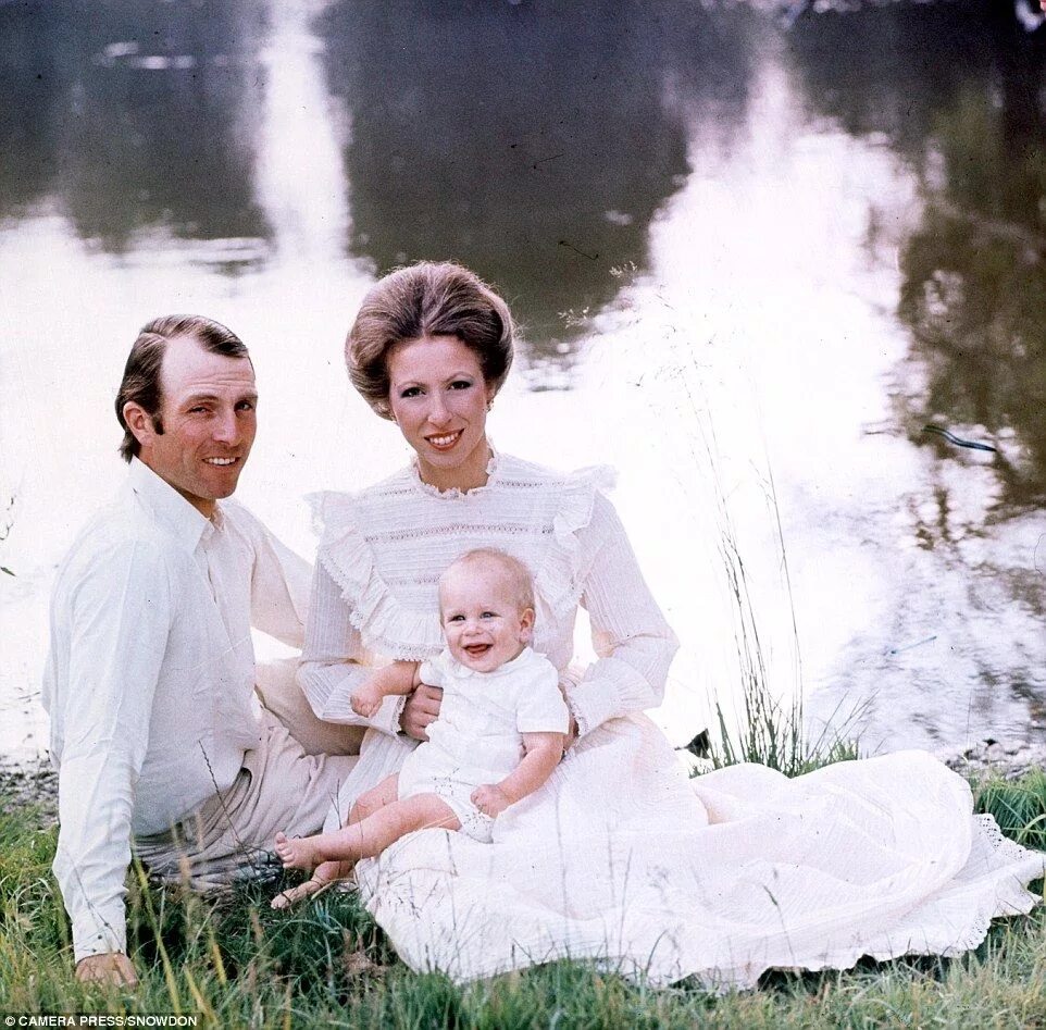 Марк филлипс муж принцессы анны фото Lord Snowdon's sublime royal family album Princess diana family, Princess anne, 