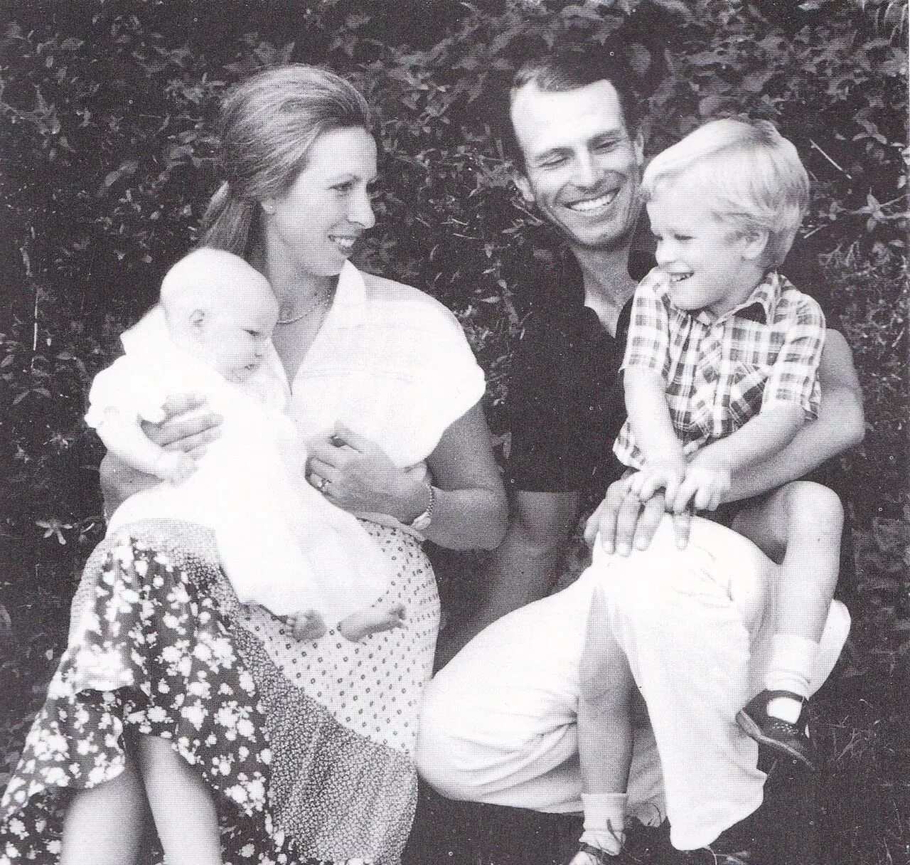 Марк филлипс муж принцессы анны фото Princess Anne and Mark Philips with their kids Peter and Zara Princess anne, Que