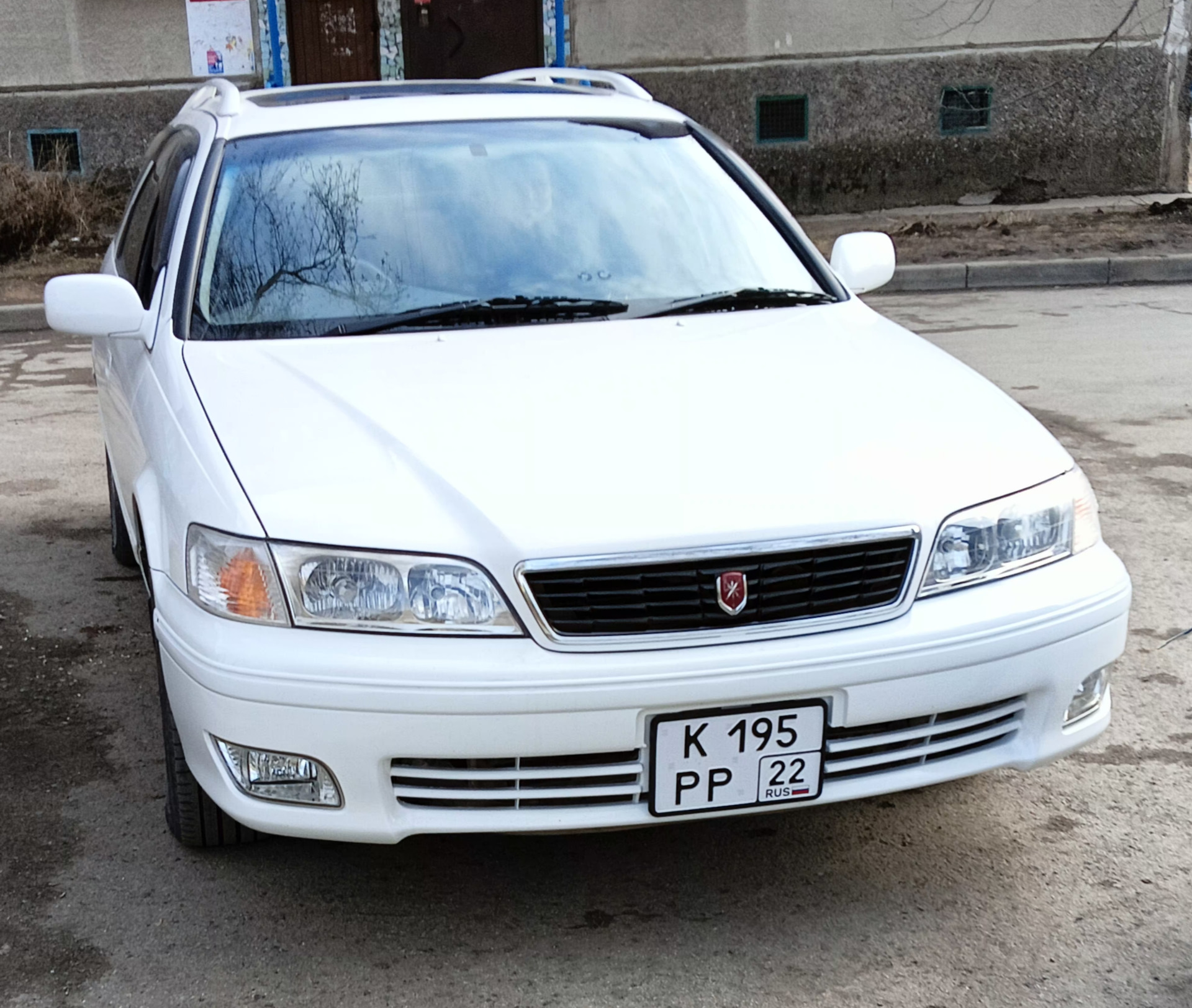 Марк куалис фото Всё для народа). Или квадратный номер спереди. - Toyota Mark II Qualis, 2,5 л, 1