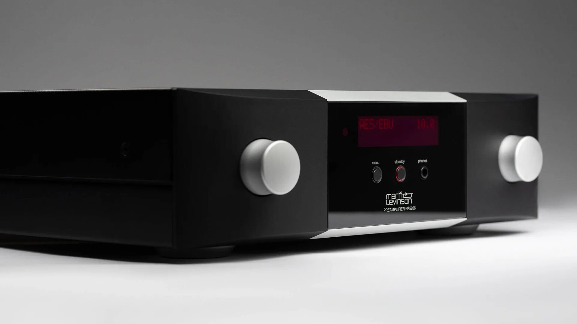 Марк левинсон фото Звуковая синергия: Mark Levinson серии 5000 в обзоре Robb Report - Barnsly Sound