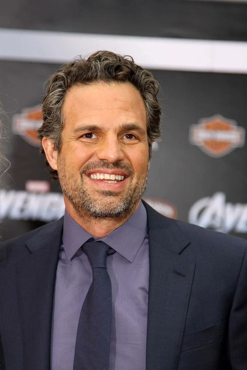 Марк руффало фото Descargar fondos de Markruffalo En La Premier Mundial De Los Vengadores Wallpape