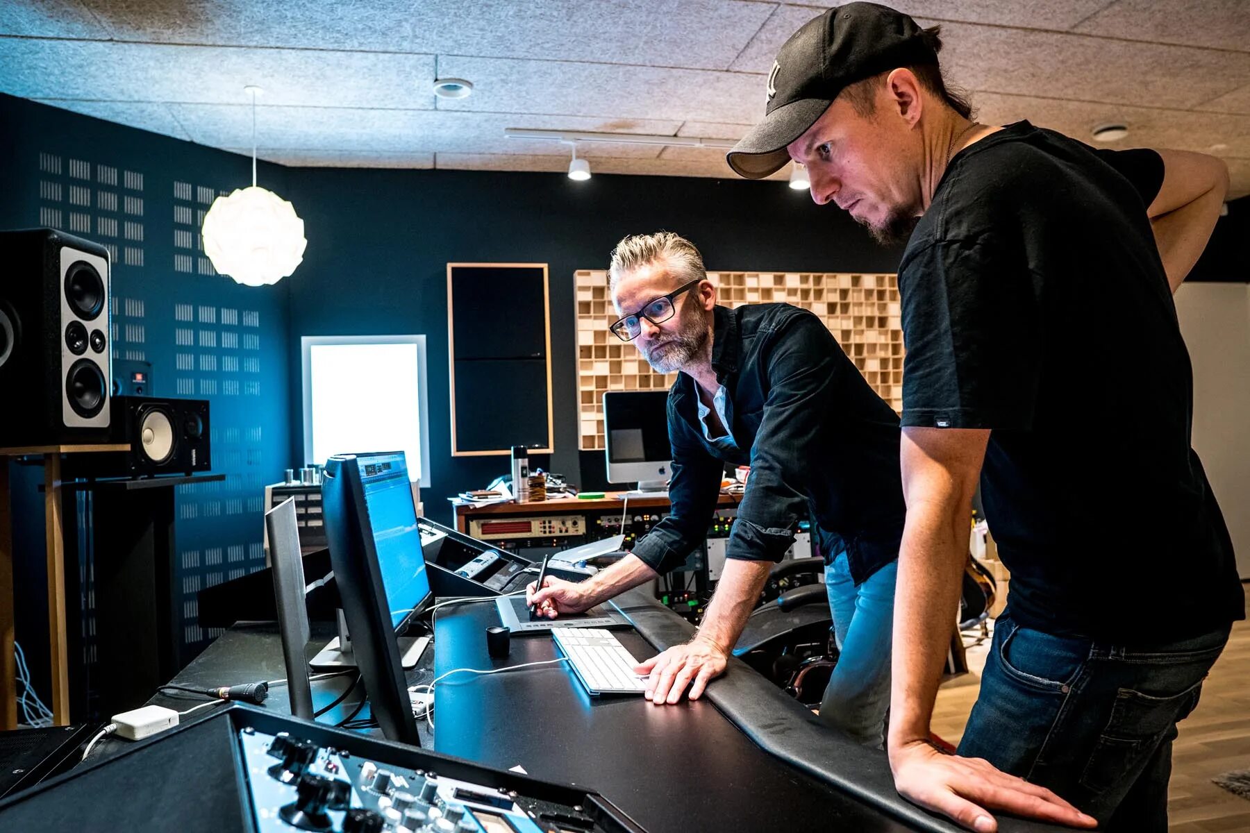 Марк студио фото калининград Hansen Studios