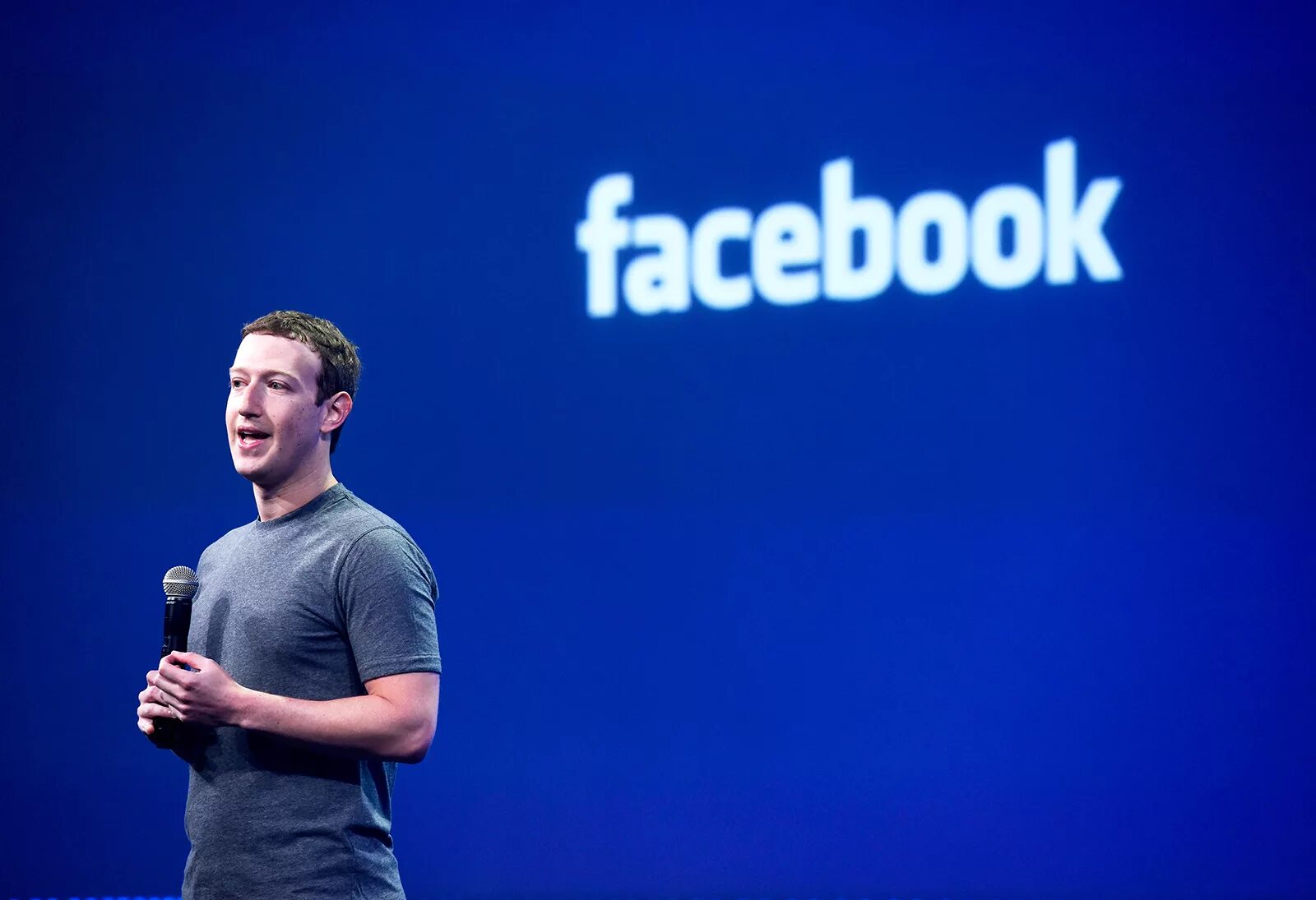 Марк цукерберг фото Mark Zuckerberg Reveals Facebook's New Global Mission Statement iPhone in Canada