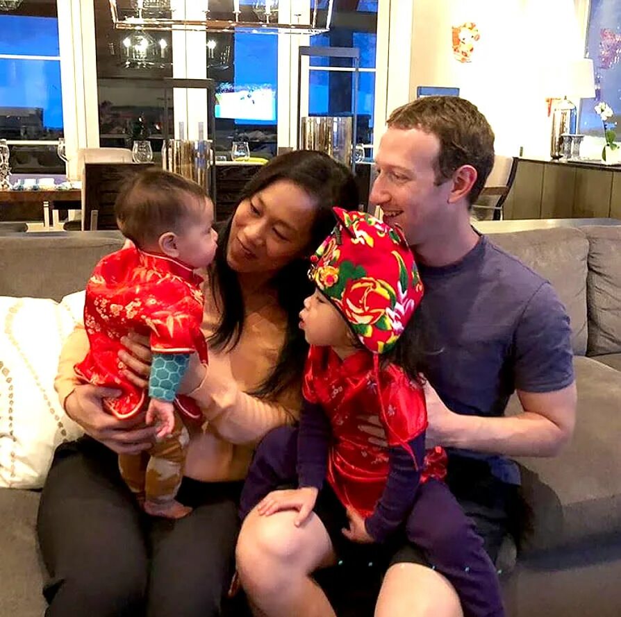 Марк цукерберг фото с женой и ребенком From Paternity Leave to Fertility Struggles: Inside Mark Zuckerberg's Life as a 