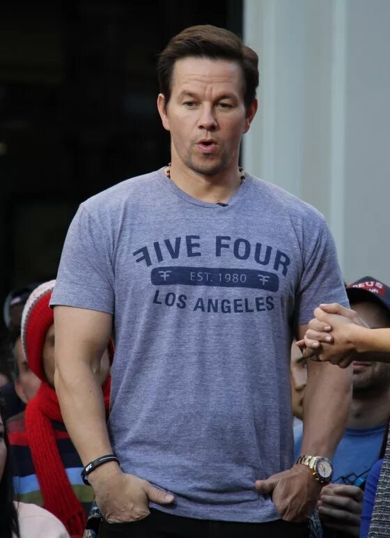 Марк уолберг 2024 фото Mark Wahlberg Defends Justin Bieber: 'He's a Nice Enough Kid!" - CelebMagnet