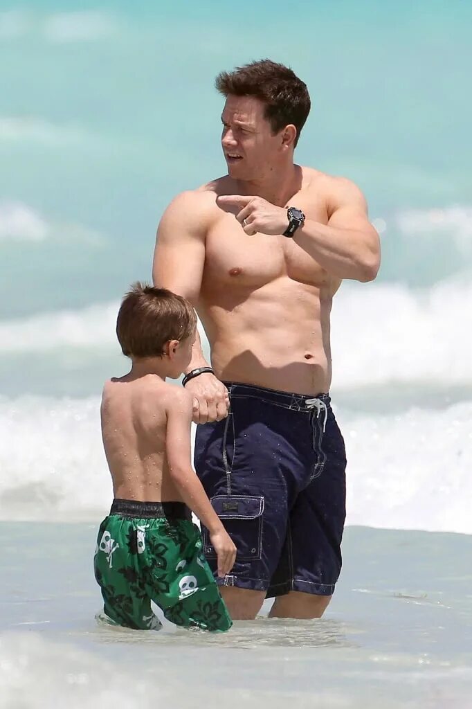 Марк уолберг дети и жена фото Picture of Mark Wahlberg