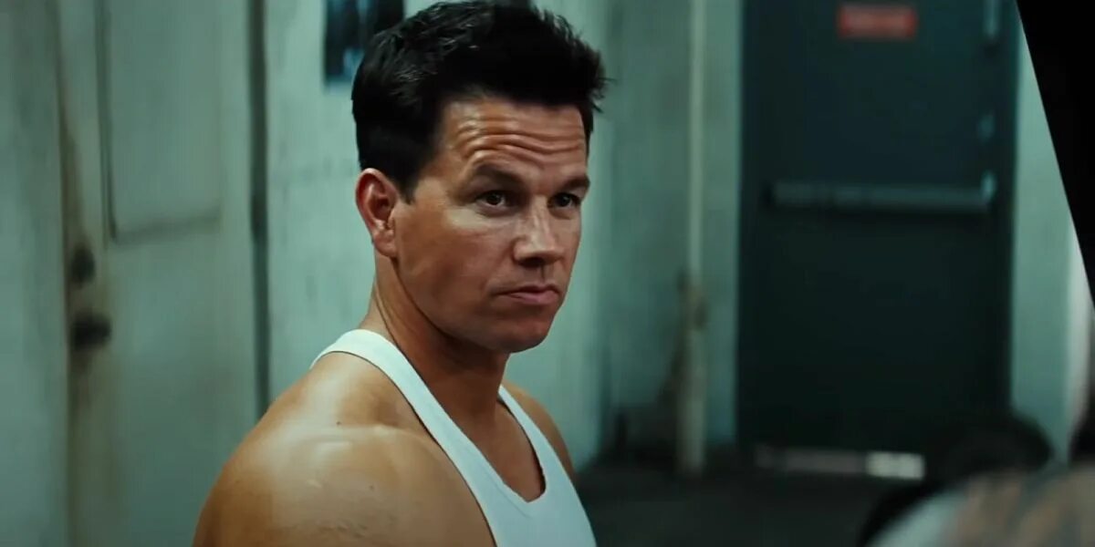 Марк уолберг фильмы фото Mark Wahlberg Reveals He’s Gained 20 Pounds For Role (Yet Still Has Visible Abs)