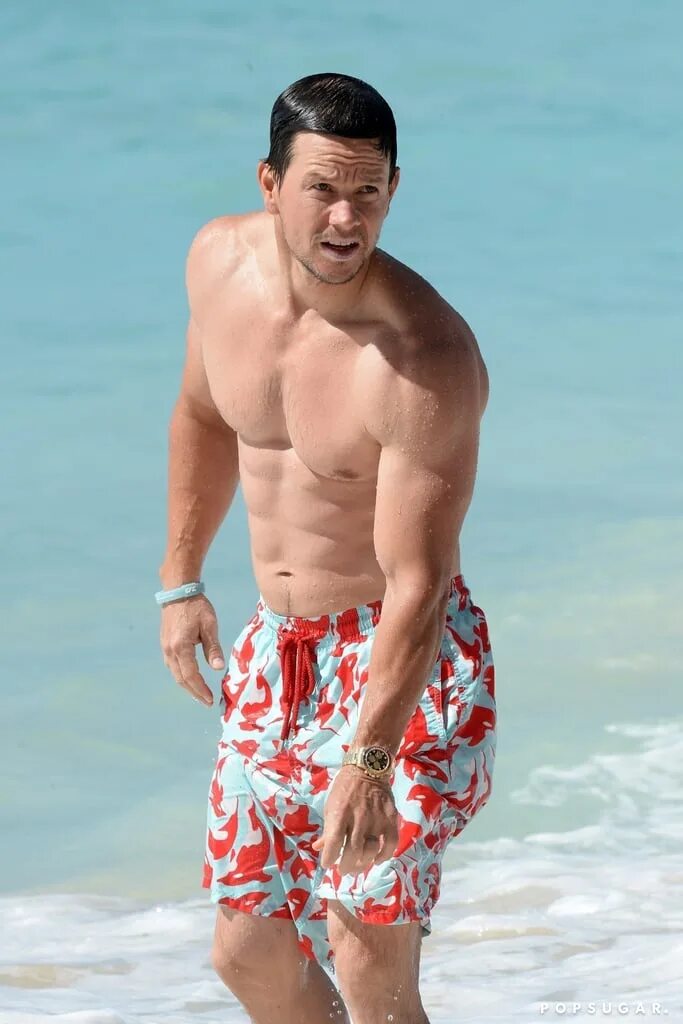 Марк уолберг фото сейчас Mark Wahlberg Shirtless on the Beach in Barbados Jan. 2018 POPSUGAR Celebrity