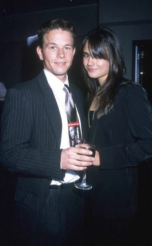 Марк уолберг и холли берри фото THEY DATED? SURPRISING STAR COUPLES Mark wahlberg, Celebrity couples, Clueless a