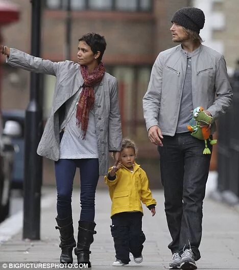 Марк уолберг и холли берри фото Halle Berry custody battle over Nahla: 'Serious concerns' about Gabriel Aubrey